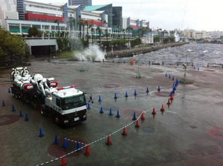 Illustration for article titled Giant Patlabor Mecha Withstands a Real Typhoon